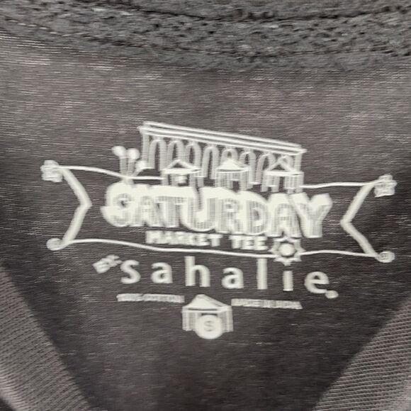 Brand new cute Saturday Market tee S - Picture 2 of 3